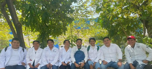 Estudiantes de Ingeniería Agroindustrial realizan visita a empresa de lácteos.